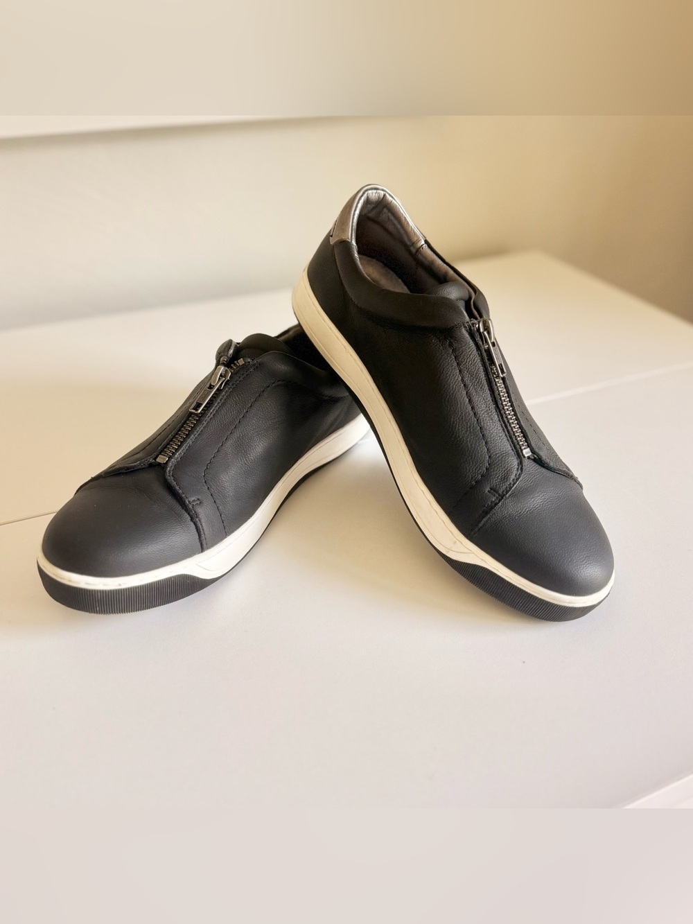 🖤 Johnston & Murphy Black Leather Zip Sneakers | Women’s Size 10 🖤